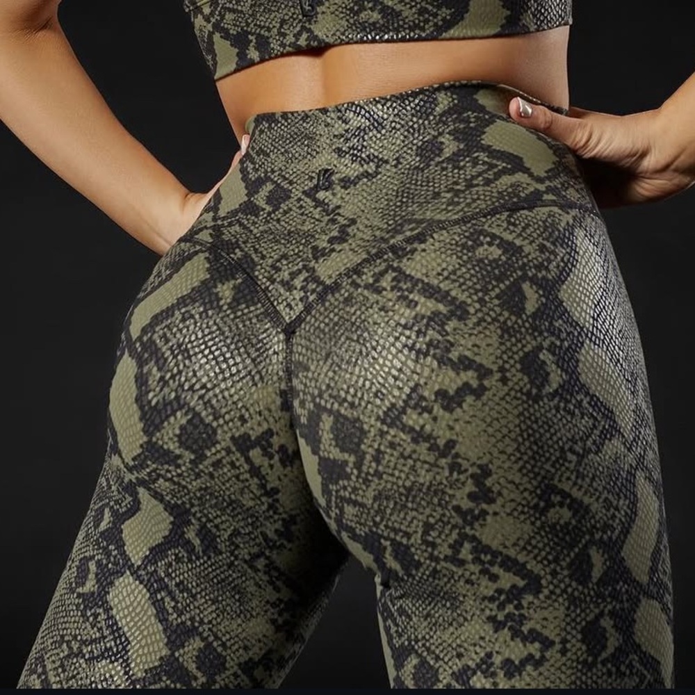 Buffbunny Snake Print leggings